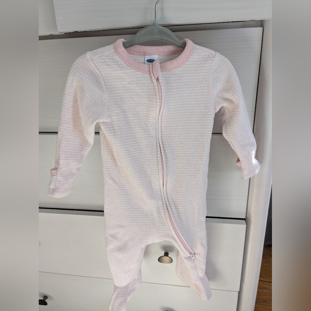 Old Navy 3-6 Month Pajamas Fleece, Thick - Picture 2 of 6